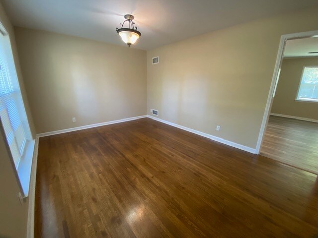 Foto del edificio - 6297 Bronte Ave
