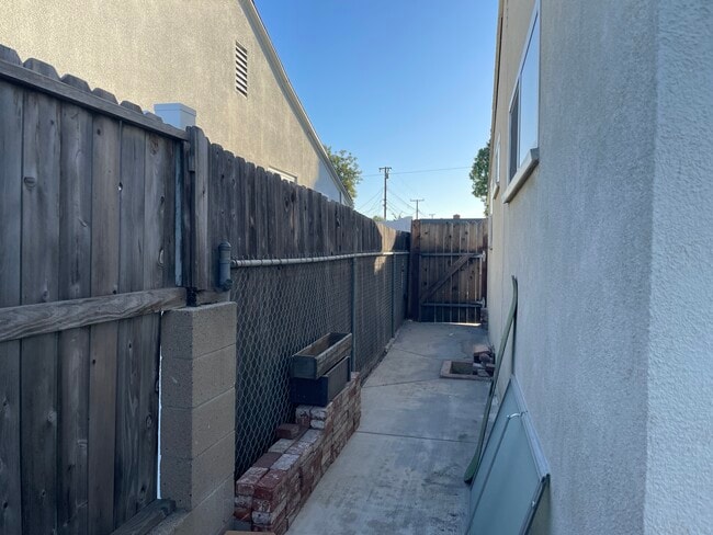 Building Photo - 9315 Via Balboa Cir