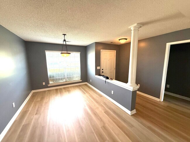 Foto del edificio - ** 3 Bed 2 Bath located in Cotton Lakes ** Call 334-366-9198 to schedule a self tour