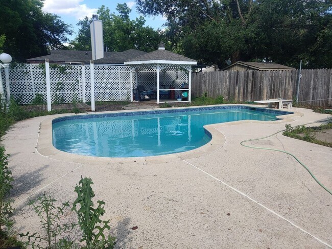 Foto del edificio - Charming 3BR House in Waxahachie