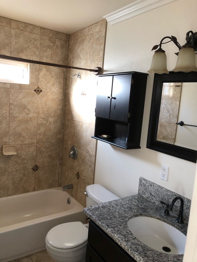 Building Photo - 5752 Jillson St