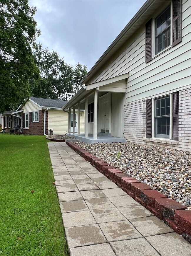 Foto del edificio - 2510 Woodsage Dr