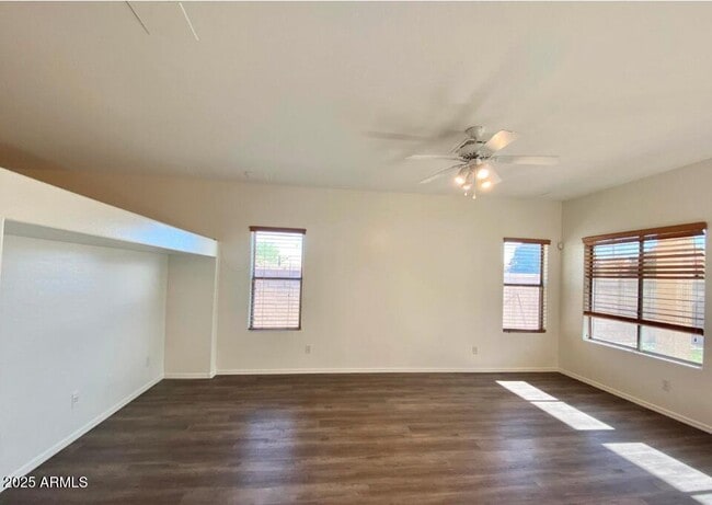 Building Photo - 3323 E Roadrunner Dr