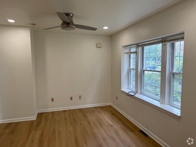 Building Photo - 121 Linwood Ave
