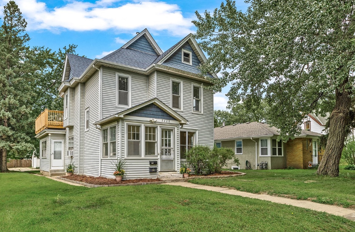 Foto principal - 2628 Quincy St NE