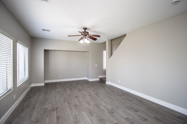 Foto del edificio - 4 BED 2.5 BATH IN JOHNSON RANCH, SAN TAN V...