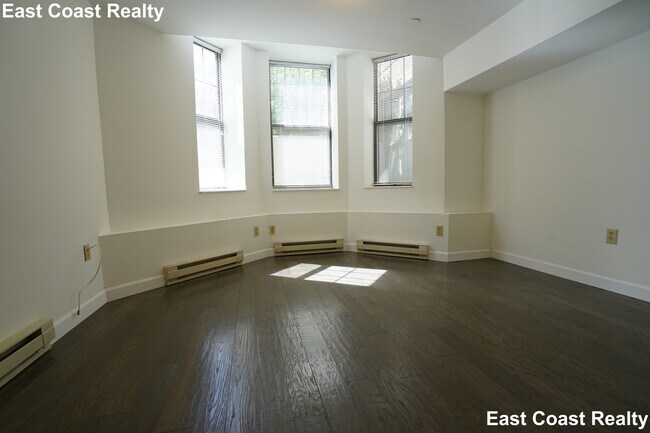 Building Photo - 109 Queensberry St