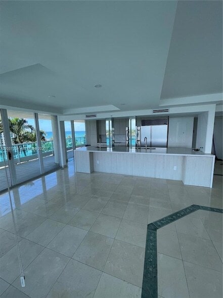 Building Photo - 5025 Collins Ave