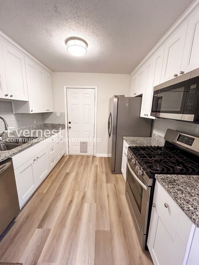 Building Photo - Cozy 3 Bed, 1 Bath – Section 8 Accepted / Available Now!