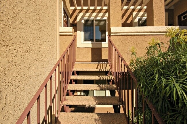Building Photo - Great Upstairs  2BD Condo with washer/drye...