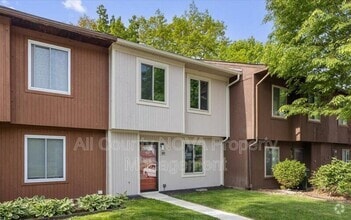 Building Photo - 10 King James Pl