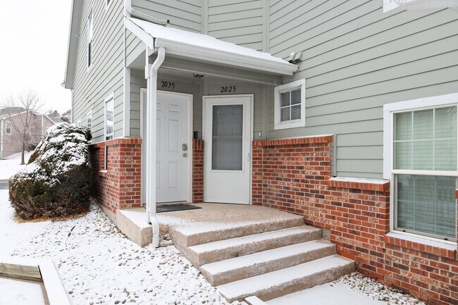 Foto del edificio - Beautiful Remodeled Condo near Palmer Park