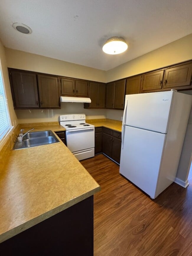 Building Photo - Village Square Apartments