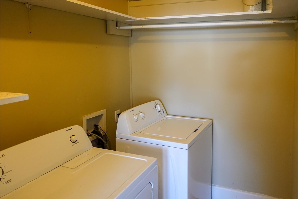 Building Photo - 318 Ransom Rd