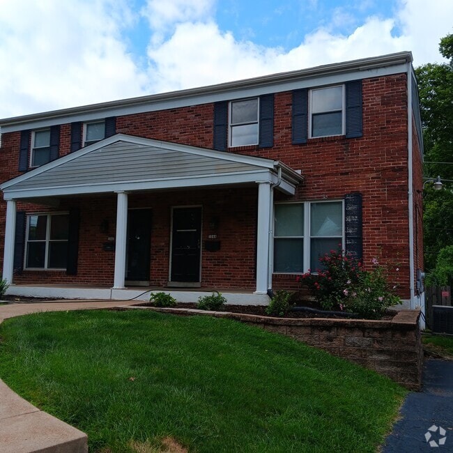 Building Photo - 1044 Willow Brook Dr