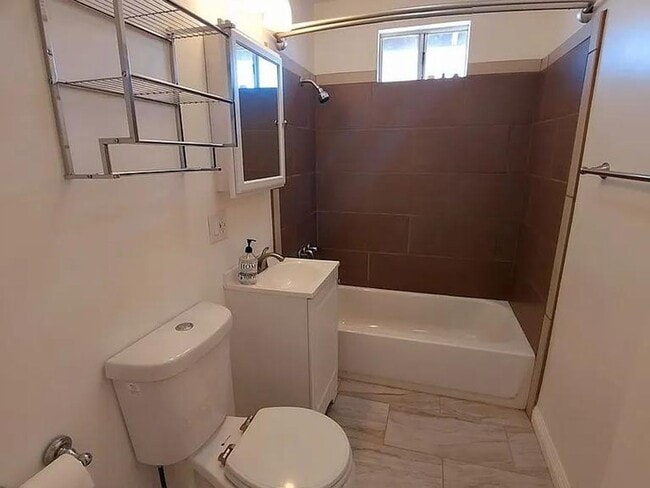 Building Photo - Yucca Valley Beautiful Family Home