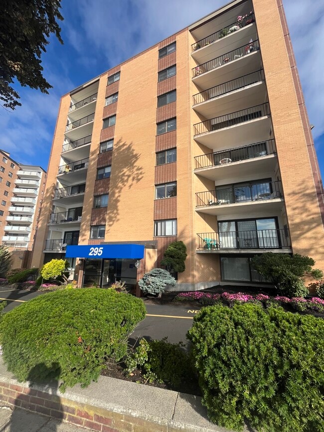 Building Photo - 295 Lynn Shore Dr