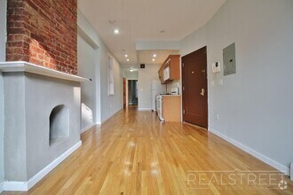 Building Photo - Great Deal on a Updated 1 BR in Cobble Hil...