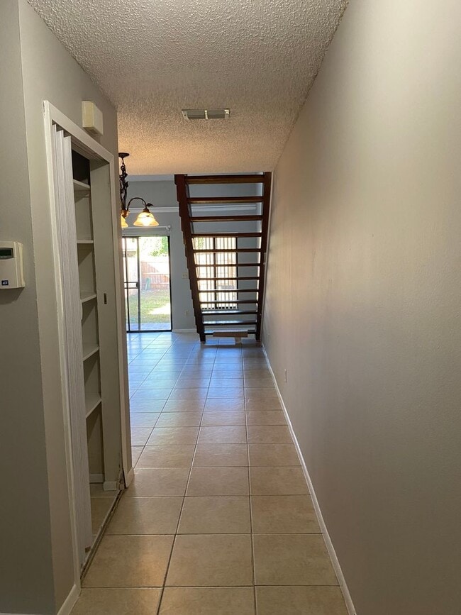 Building Photo - 2738 Hunt Club Ln
