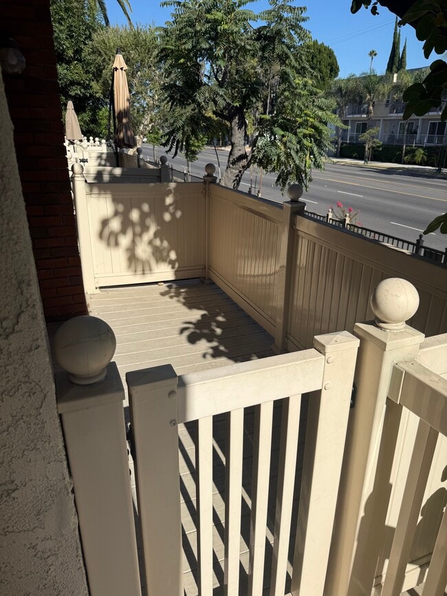 Foto del edificio - 13959 Victory Blvd