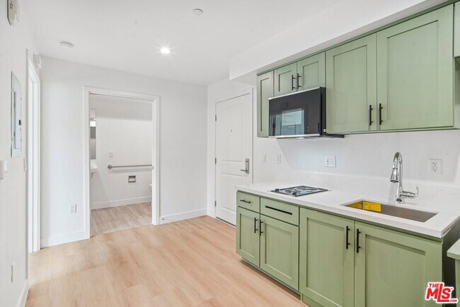 Foto del edificio - 3221 W 71st St