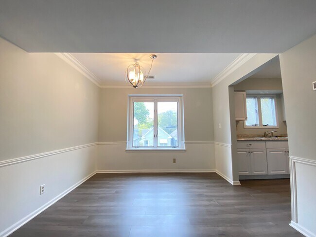 Building Photo - 4320 Belleview Ave