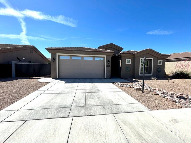Building Photo - Elegant 3 Bedroom, 2 bathroom Home in Legacy Ranch Neighborhood in Central Kingman!