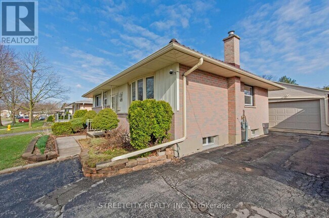 Building Photo - 69 Alayne Crescent