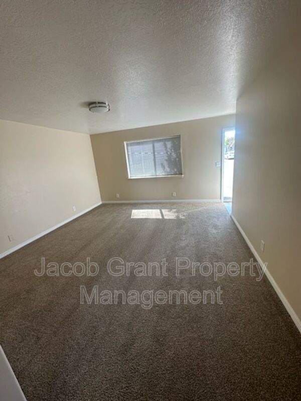 Building Photo - 4946 Cole St