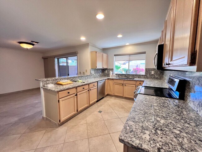 Building Photo - Ahwatukee Charmer!