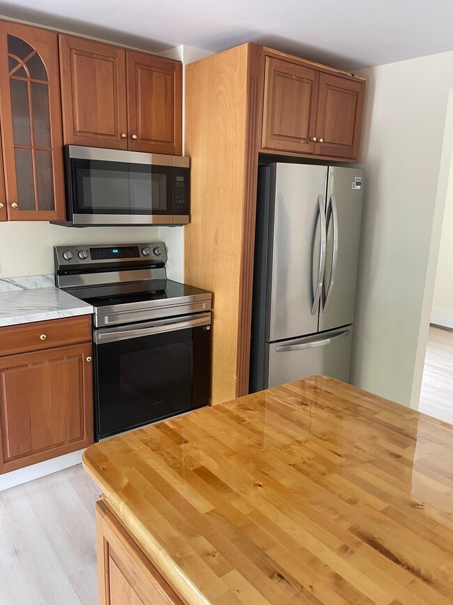 Building Photo - 3 Beckett St