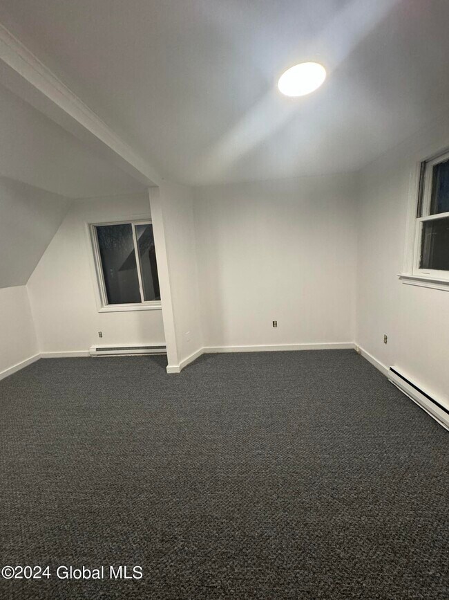 Building Photo - 52 Laing St