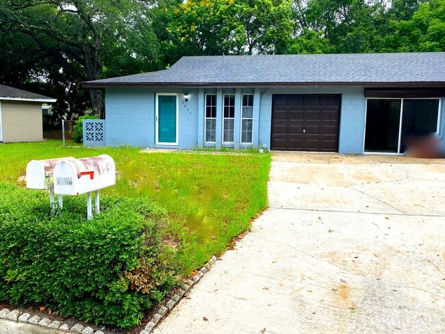 Photo - Southern Oaks 2 / 2 with Office & Sun Room Townhome