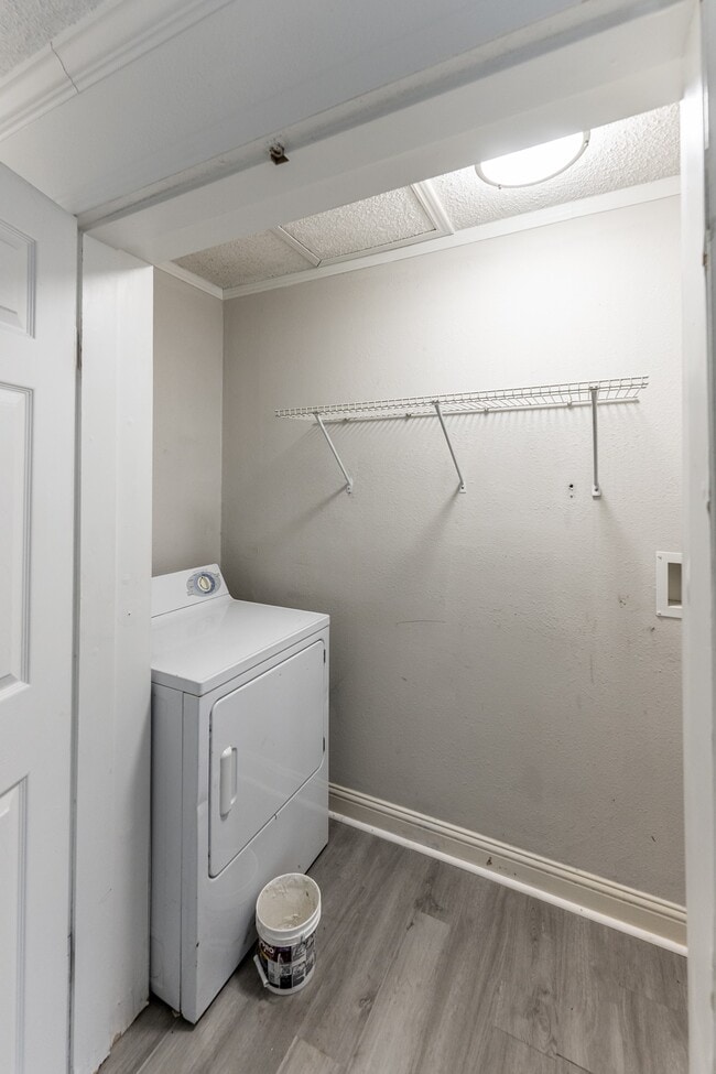Building Photo - 151 Varsity Dr