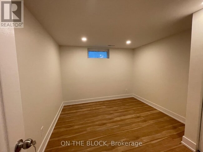 Building Photo - 2BR BASEMNT - 954 TIMMINS GDNS Gdns