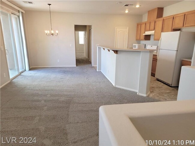 Building Photo - GREAT 2 BED, 2 BATH TOWNHOME WITH ATTACHED...