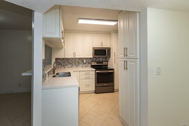 Building Photo - 9553 SW 1st Ct