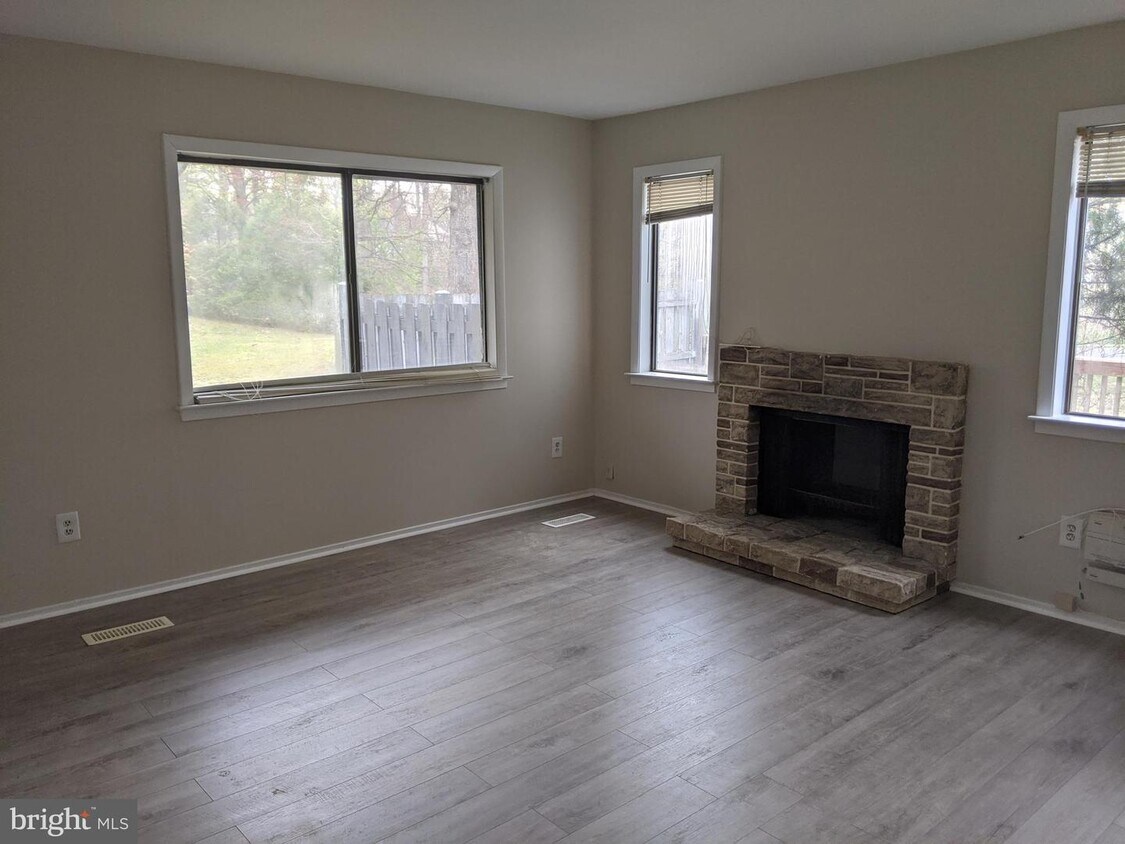 Foto principal - 8515 Jenner Ct