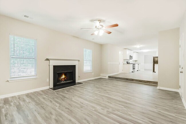 Building Photo - 305 Edison Dr