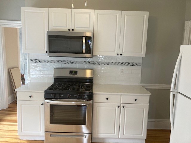 Kitchen - 28 Oakwood Ave