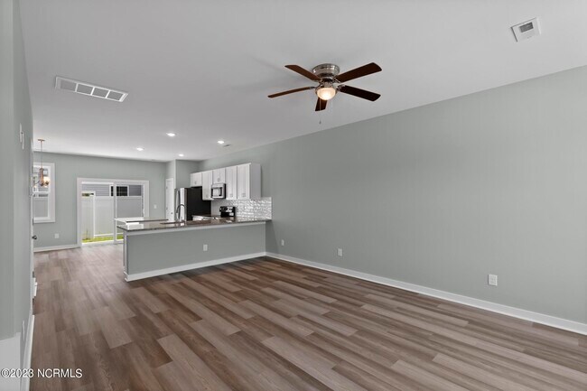 Building Photo - 320 Starfish Ln