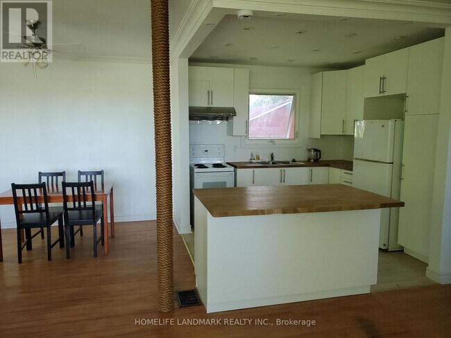 Building Photo - 2413 Vivian Rd