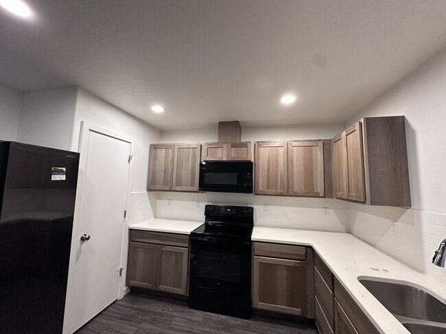 Kitchen - 275 Stockton Ave