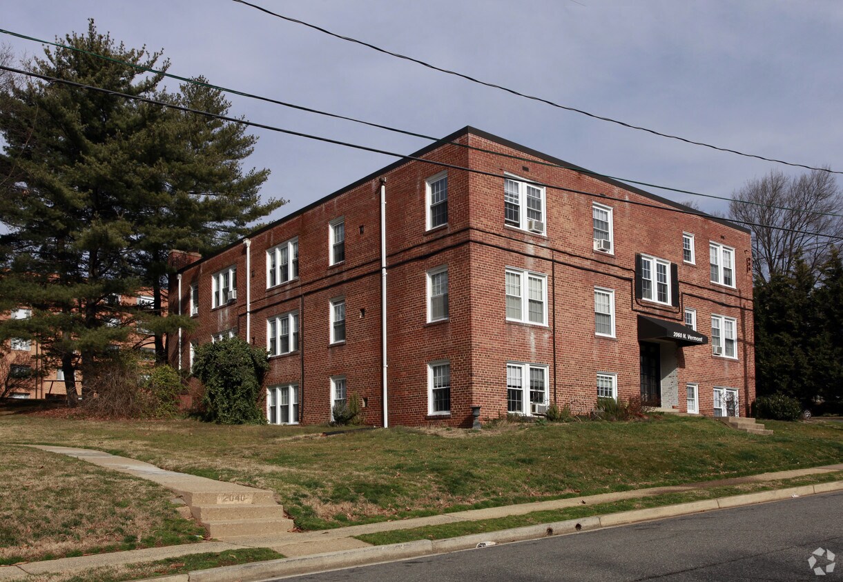 Building Photo - 2060 N Vermont St