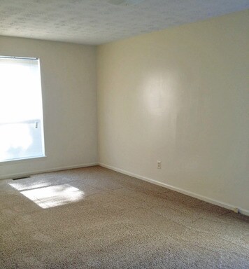 Building Photo - 120 Montmullin St