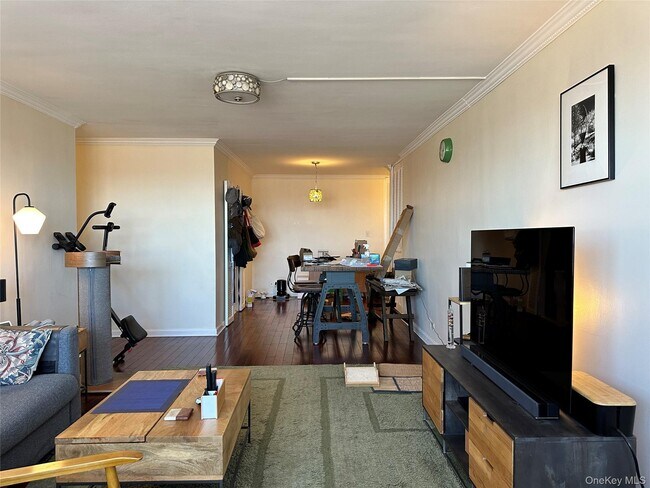 Foto del edificio - 102-10 66th Rd