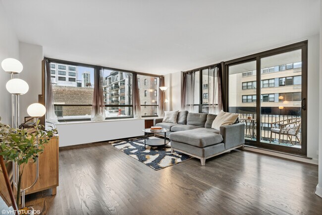 Foto del edificio - 222 E Pearson St
