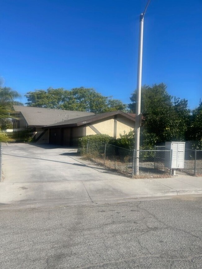 Foto del edificio - 4128 Trevor Ln