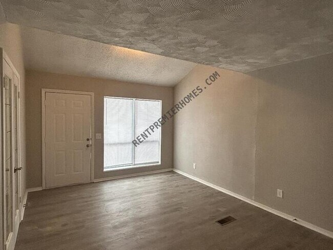 Building Photo - 2604 W Quincy St