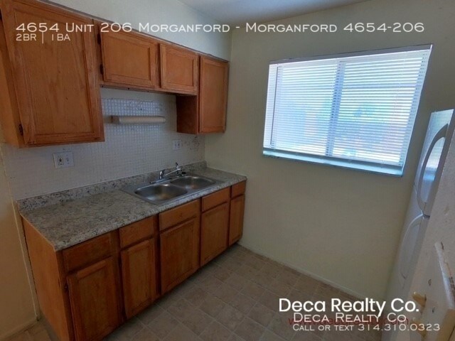Building Photo - 2 Bedroom Apartment